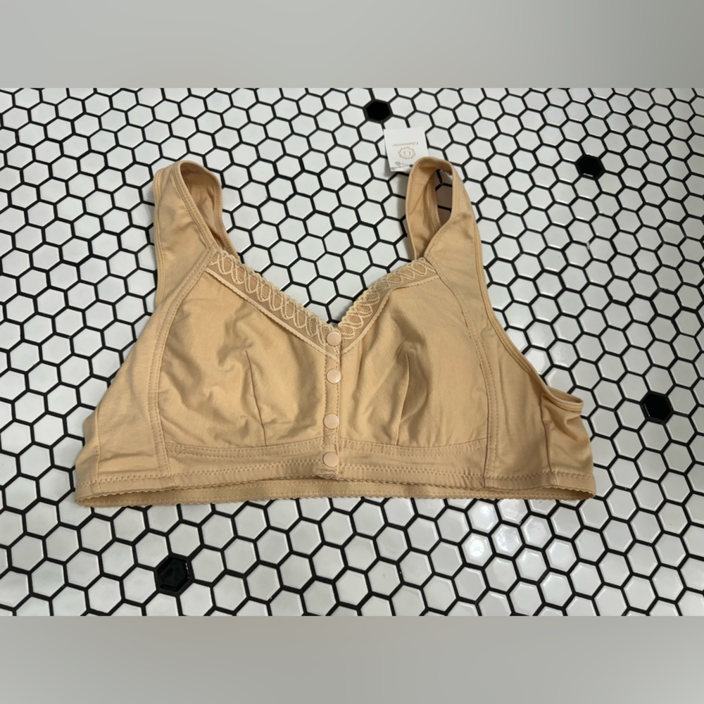 NWT Amazon Tan Bra with Button Detail size 46DD